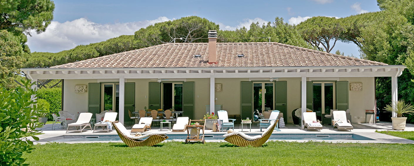New stylish villa just a few steps from the sandy beach in Tuscany