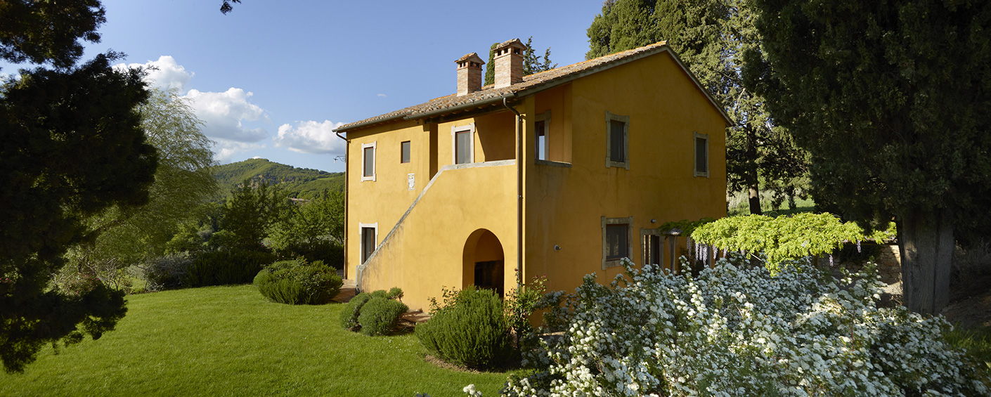 Converted farmhouse with the best known landscape view in Tuscany