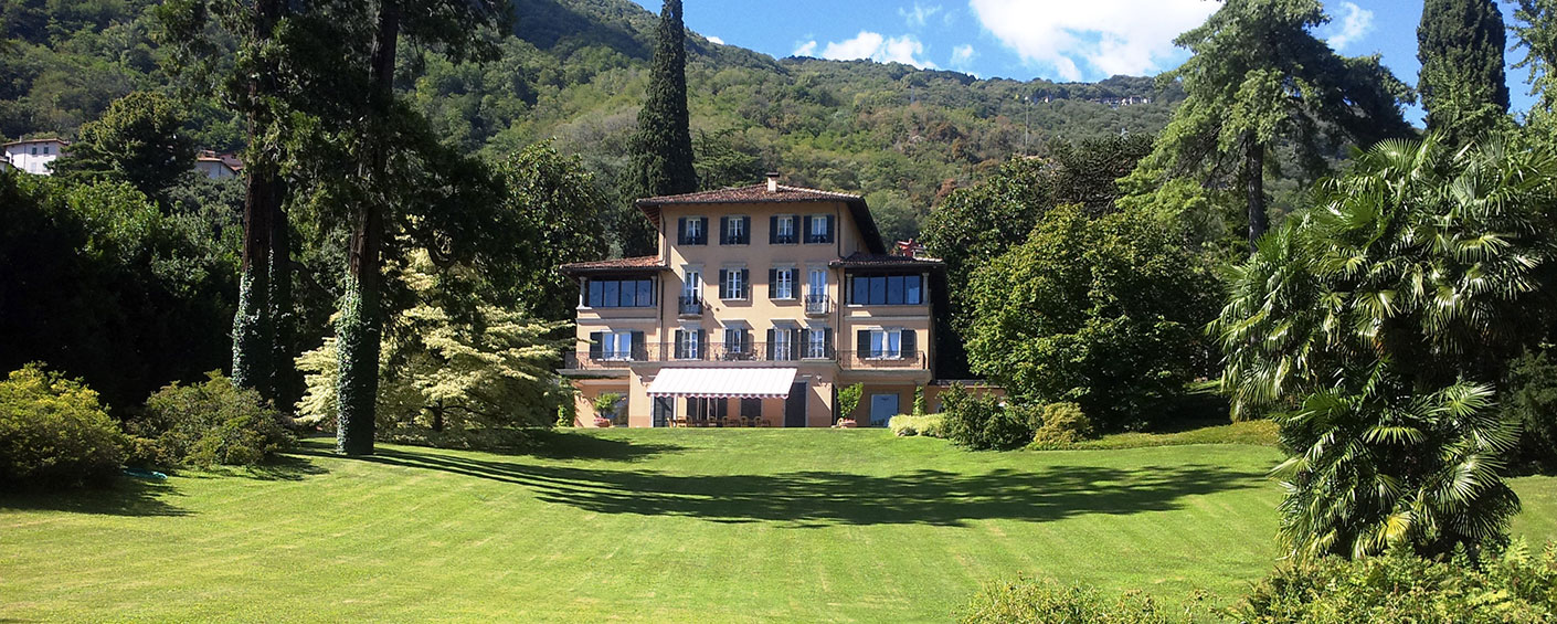 Spacious 19th-century villa in a romantic setting overlooking the lake