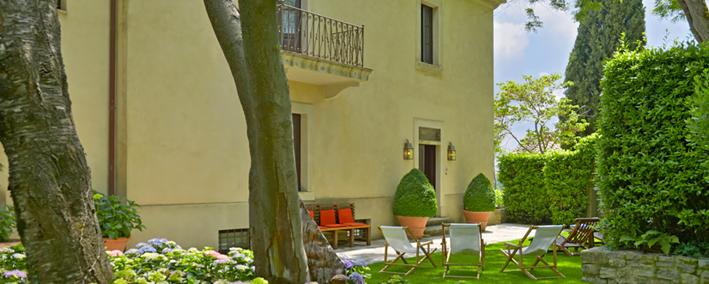 19th-century luxury villa with pool in Tuscan hamlet between Florence and Rome