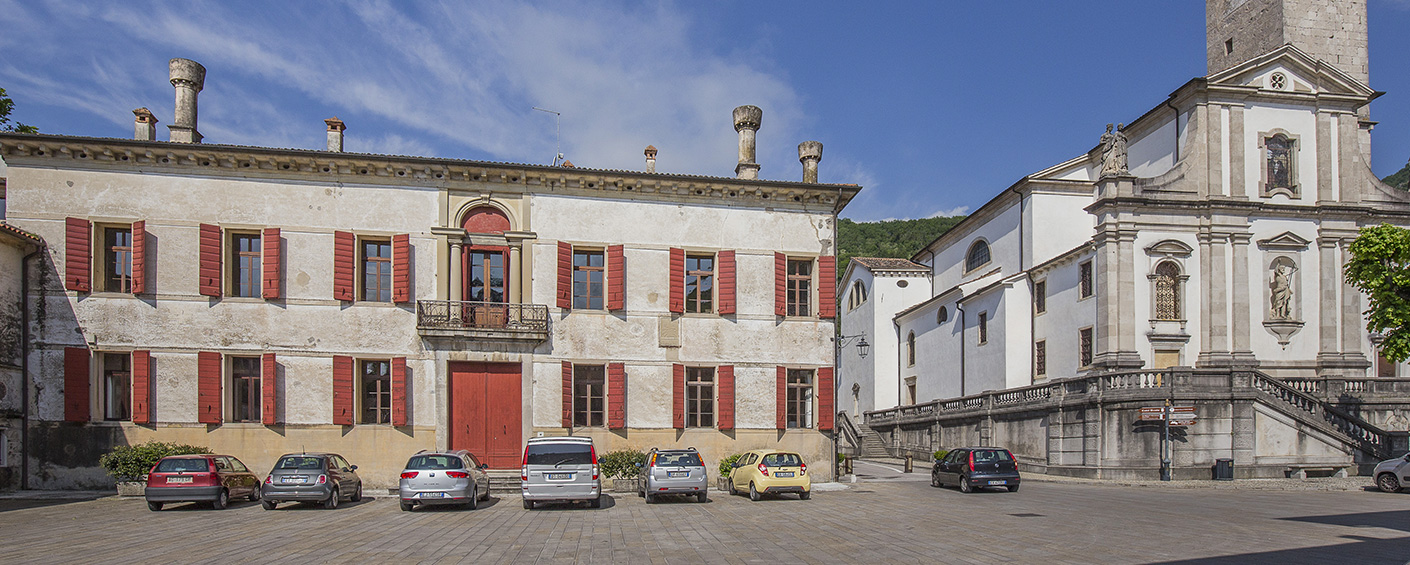 Luxurious 15th-century villa located in the center of a village