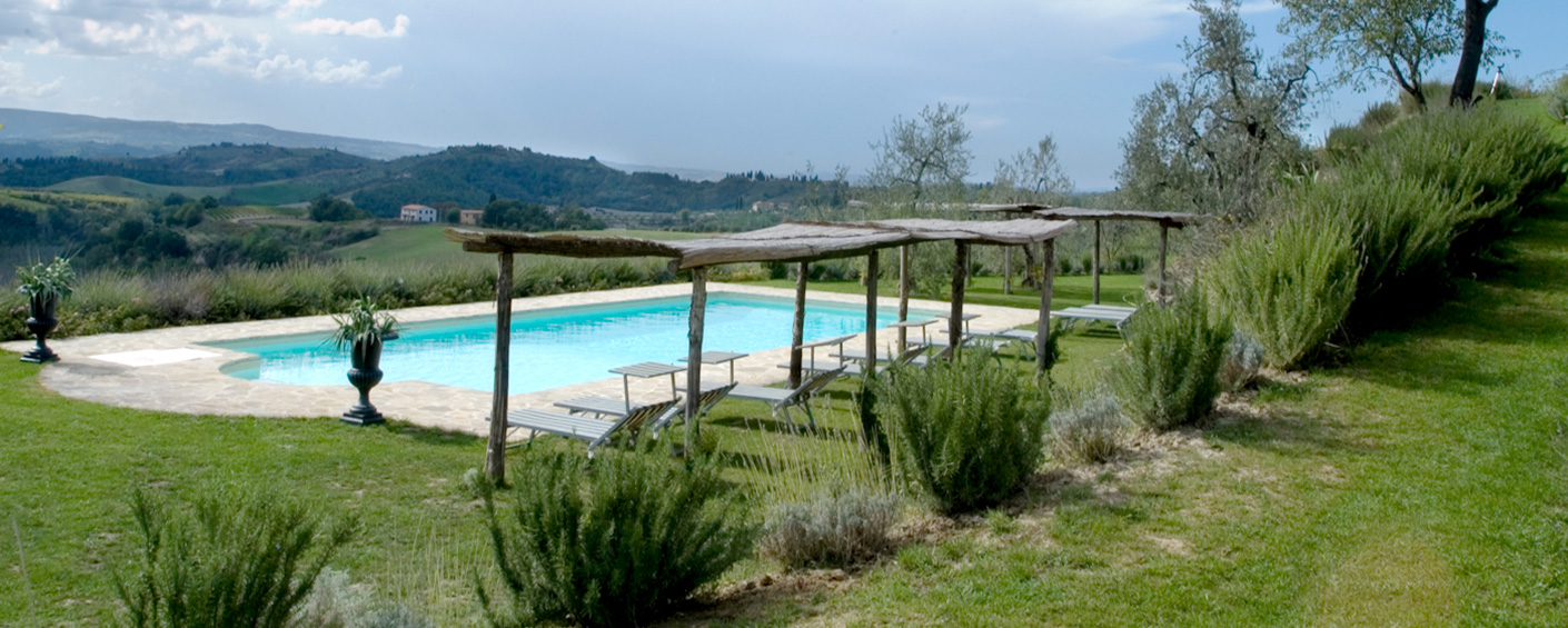 Four apartments full of charme and the most awe-inspiring views of the Chianti hills